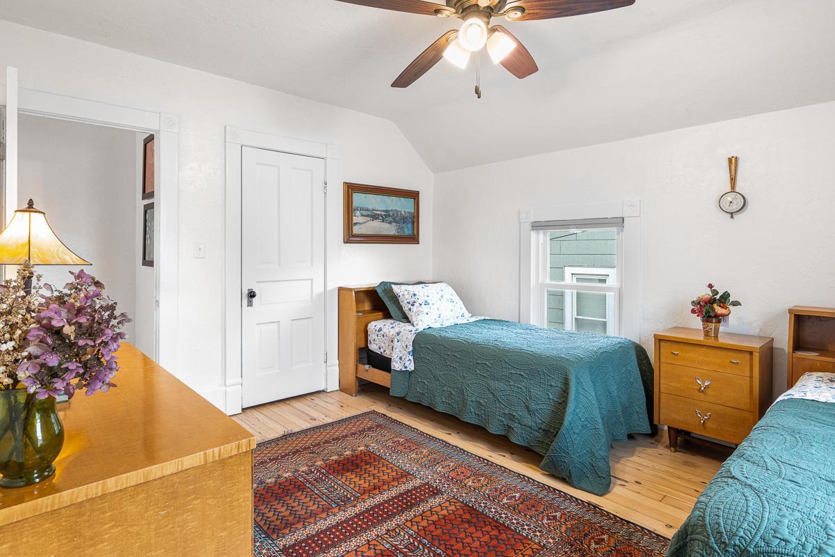 14 East New York Avenue