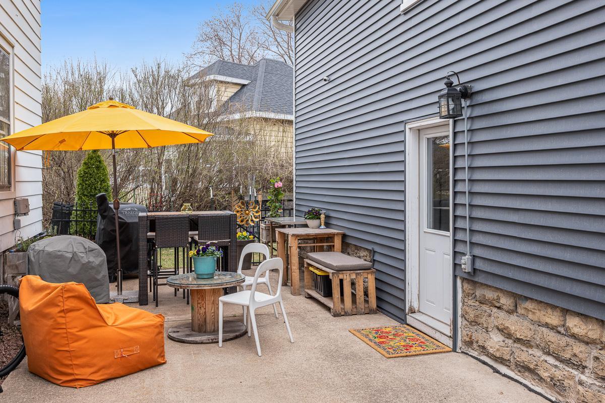 14 East New York Avenue