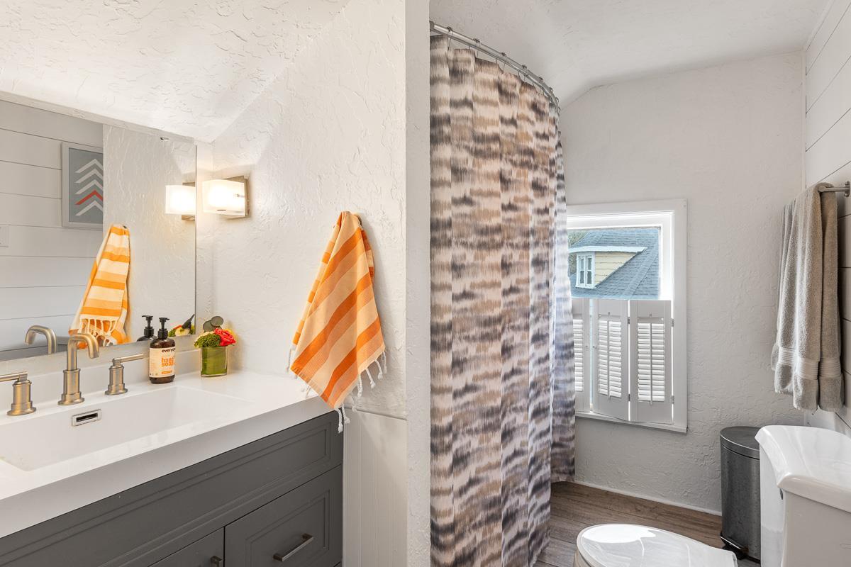 14 East New York Avenue