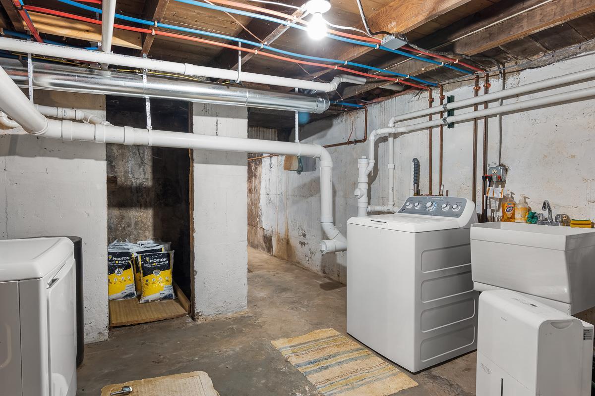 W1206 Spring Grove Road