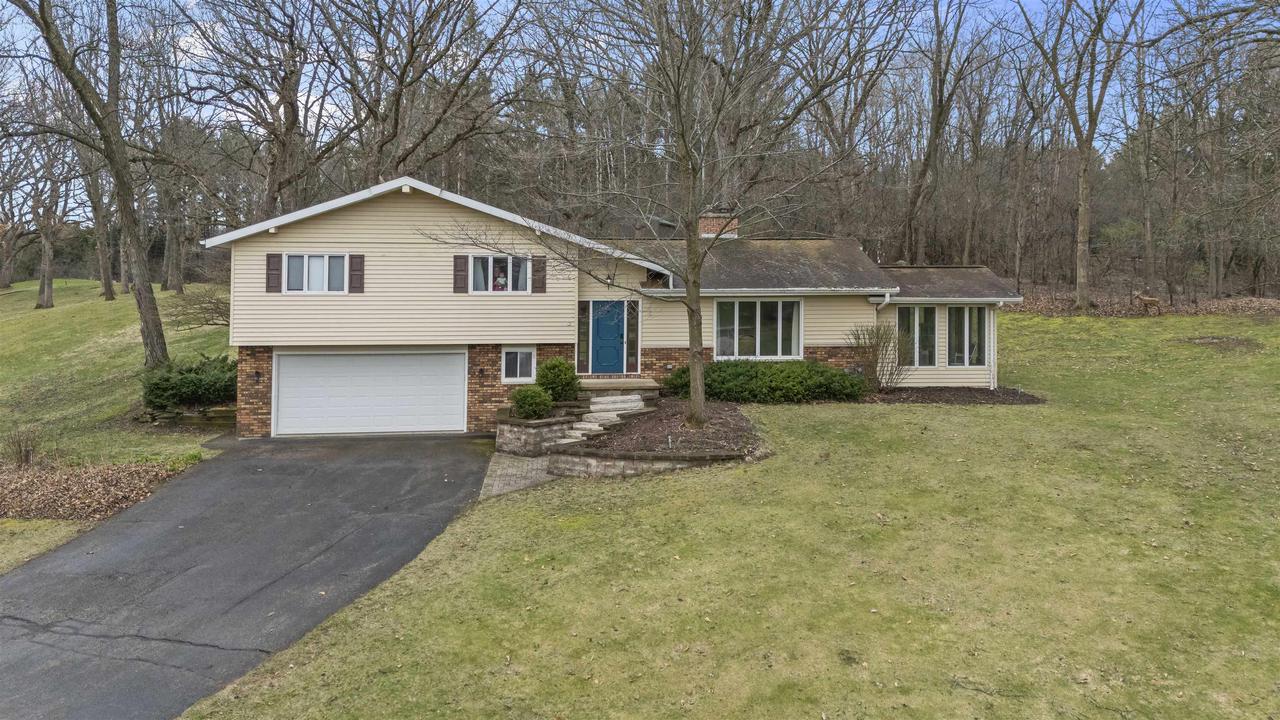 N7389 Hillendale Parkway