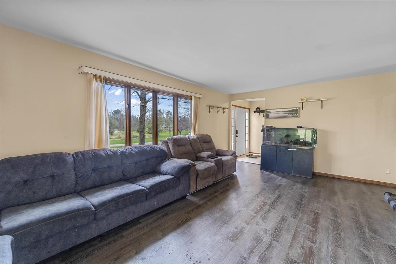 N7389 Hillendale Parkway