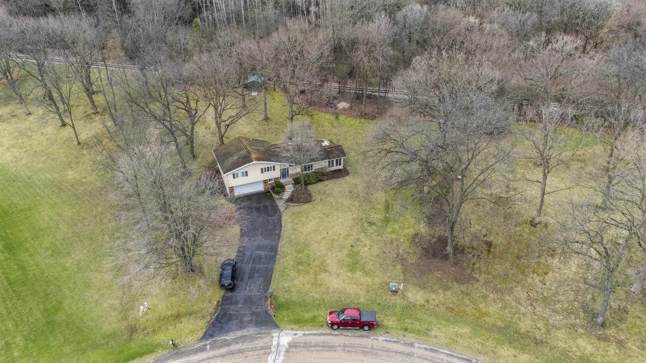 N7389 Hillendale Parkway