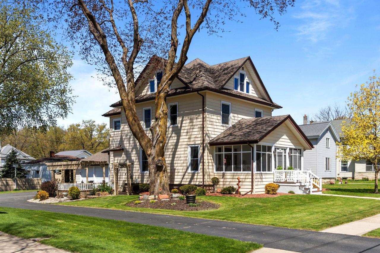 61 North Grand Street