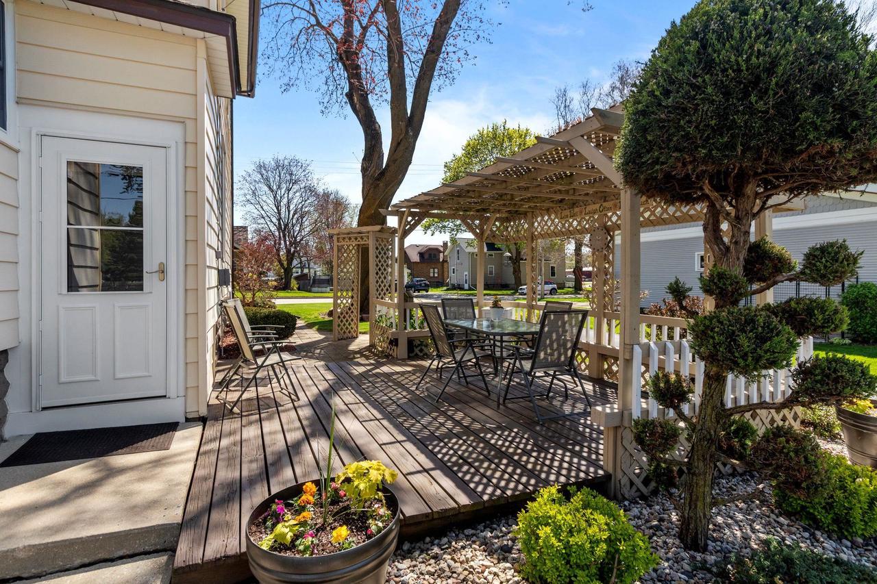 61 North Grand Street