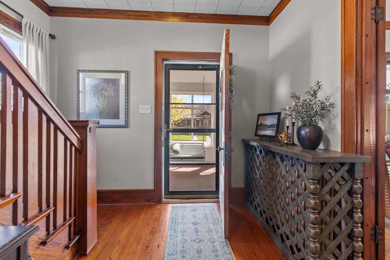 61 North Grand Street