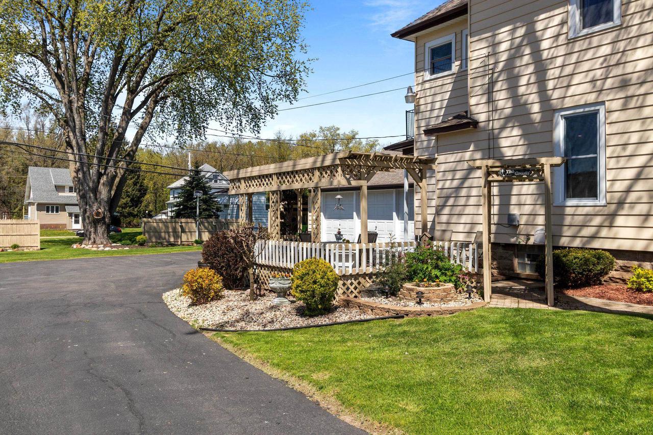 61 North Grand Street