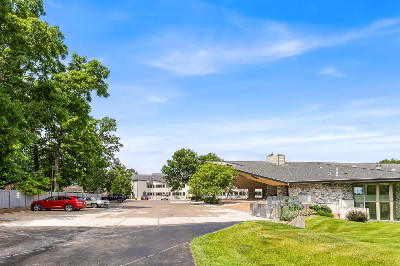 W1400 Spring Grove Road 102