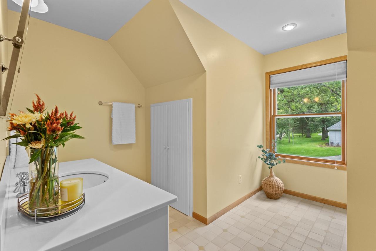 W1053 & W1049 Illinois Avenue