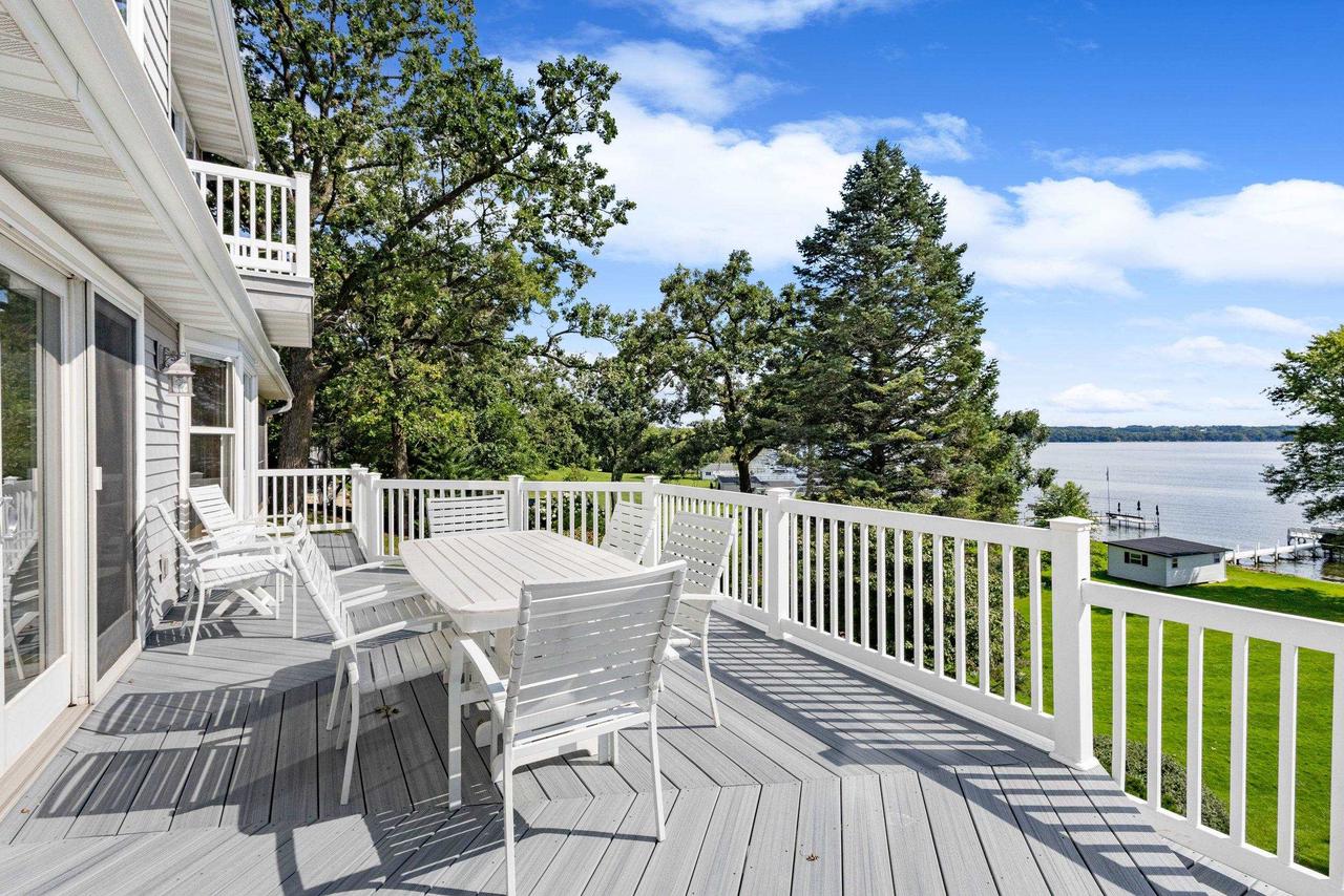 W1053 & W1049 Illinois Avenue