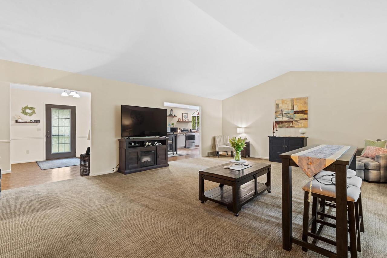 W1053 & W1049 Illinois Avenue