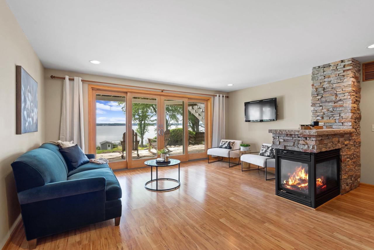 W1053 & W1049 Illinois Avenue