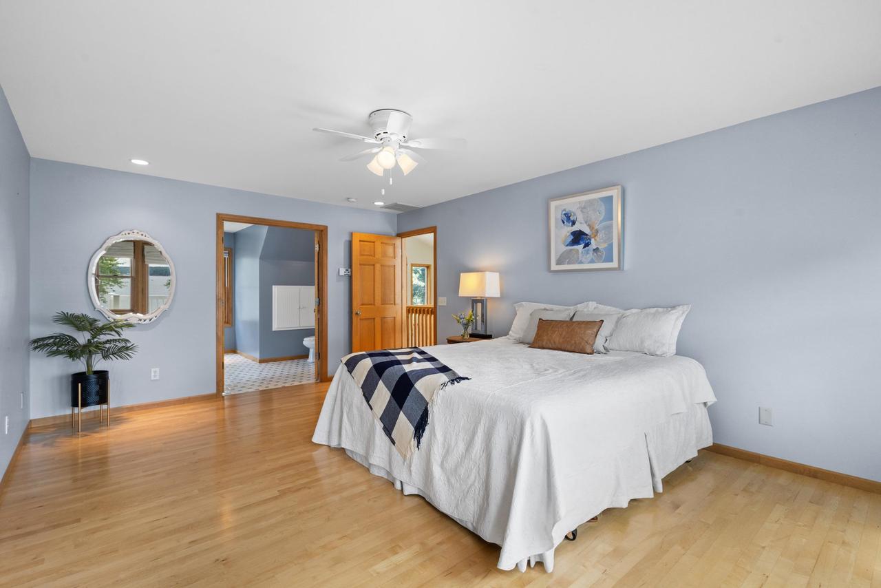 W1053 & W1049 Illinois Avenue