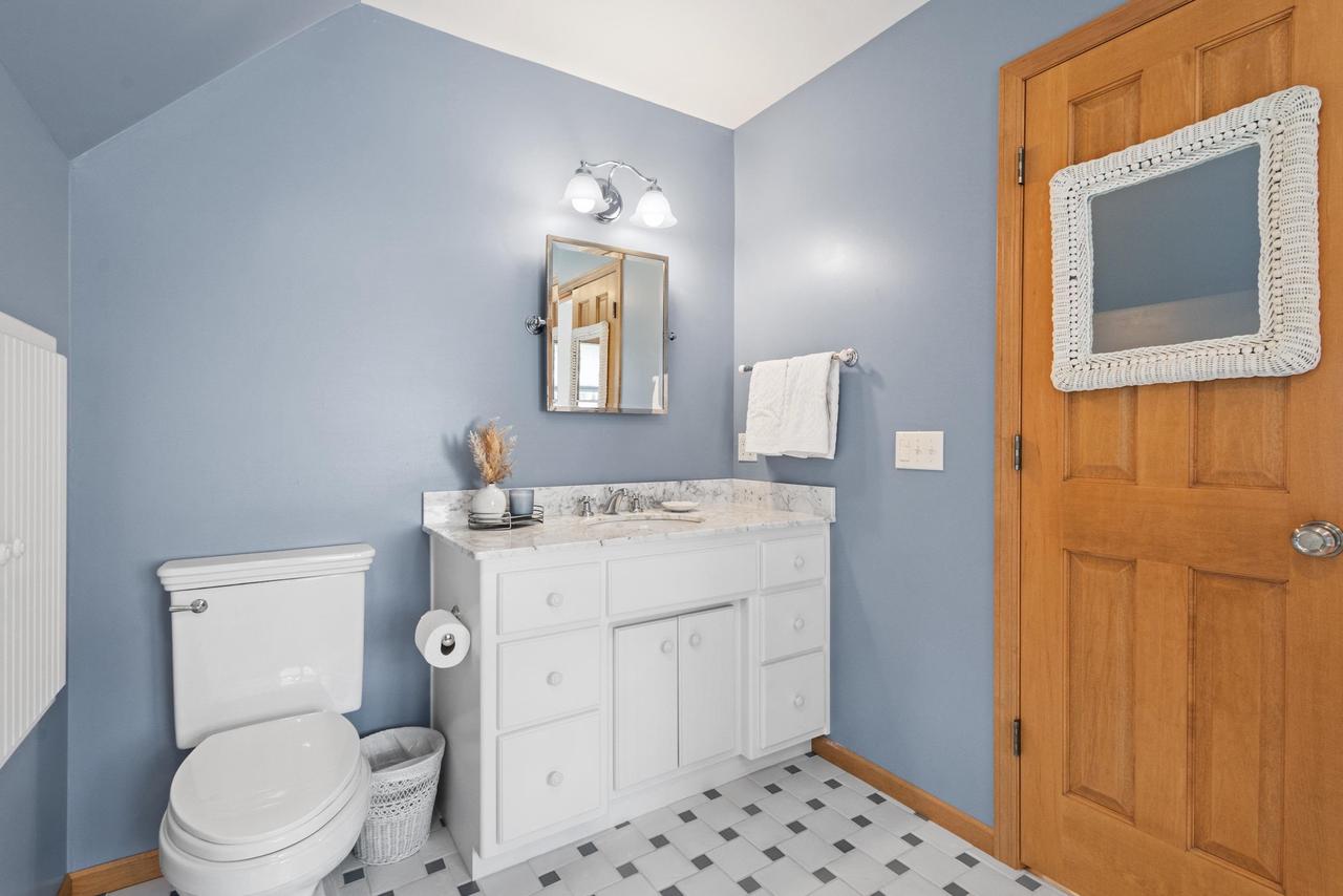 W1053 & W1049 Illinois Avenue