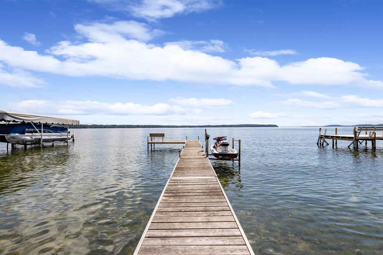 W1053 & W1049 Illinois Avenue