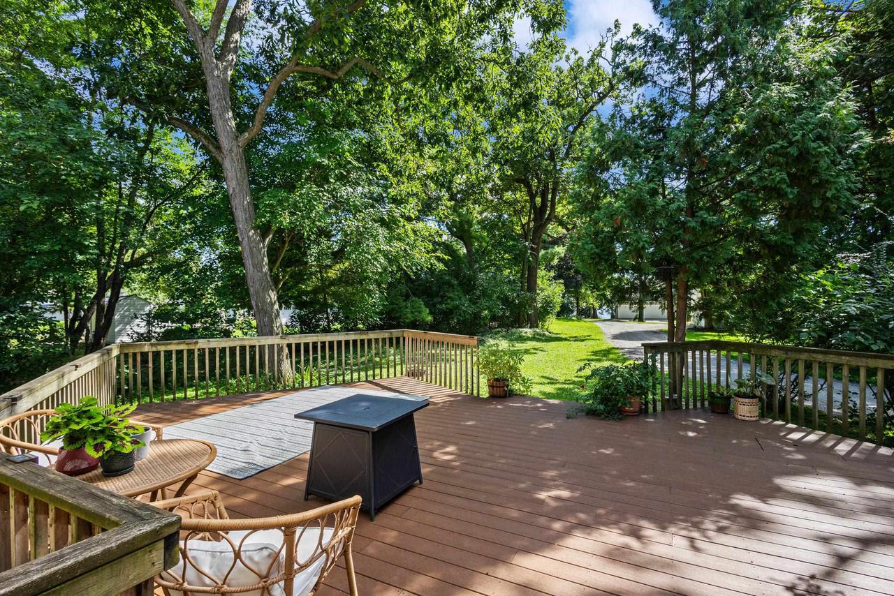 W1053 & W1049 Illinois Avenue