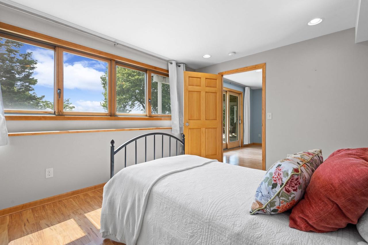 W1053 & W1049 Illinois Avenue