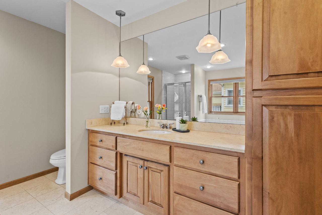 W1053 & W1049 Illinois Avenue