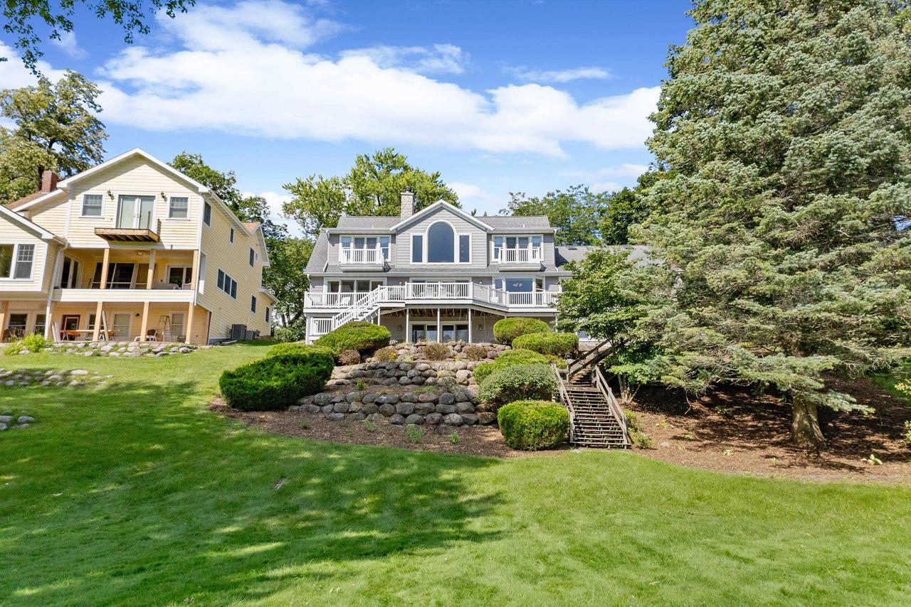 W1053 & W1049 Illinois Avenue