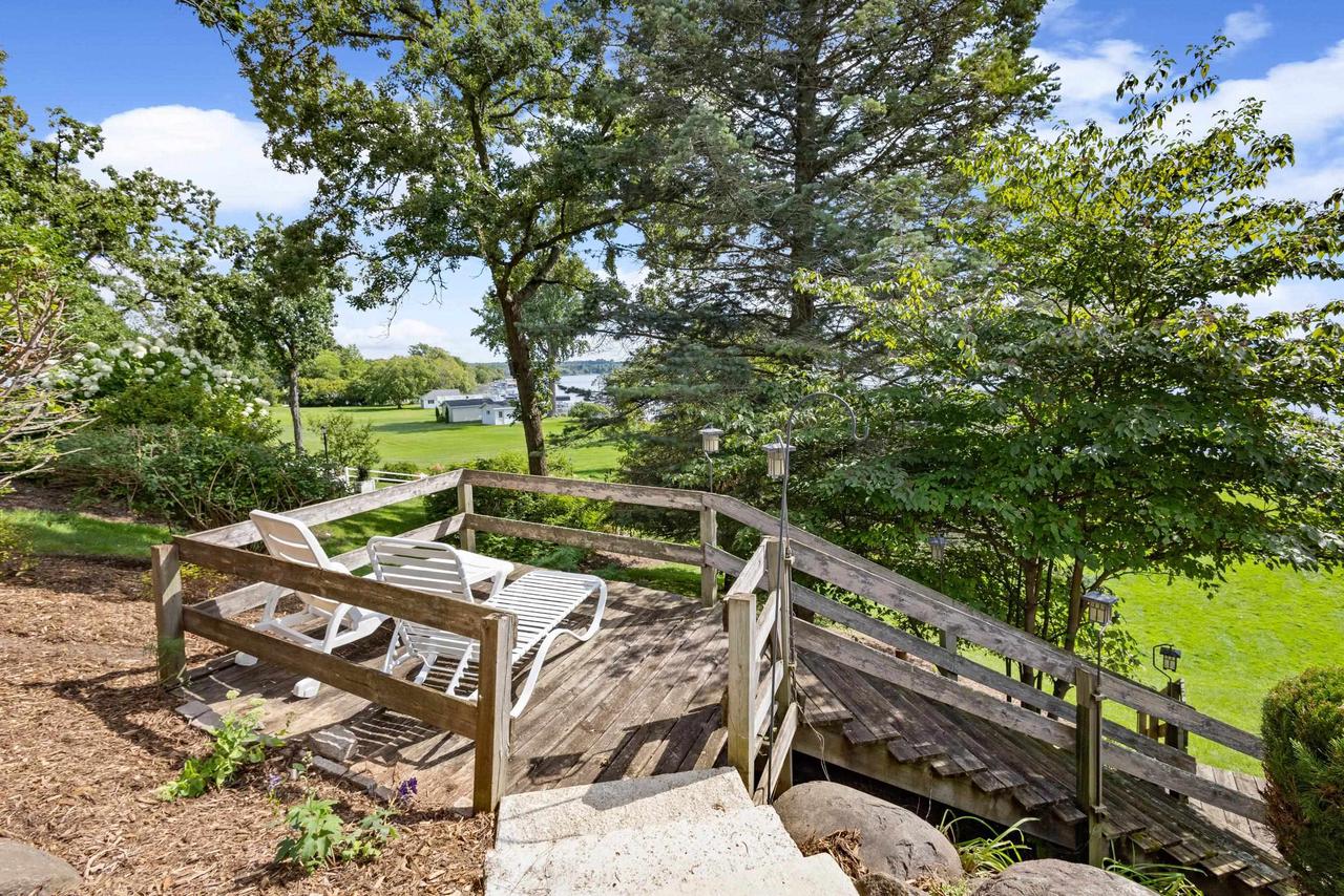 W1053 & W1049 Illinois Avenue