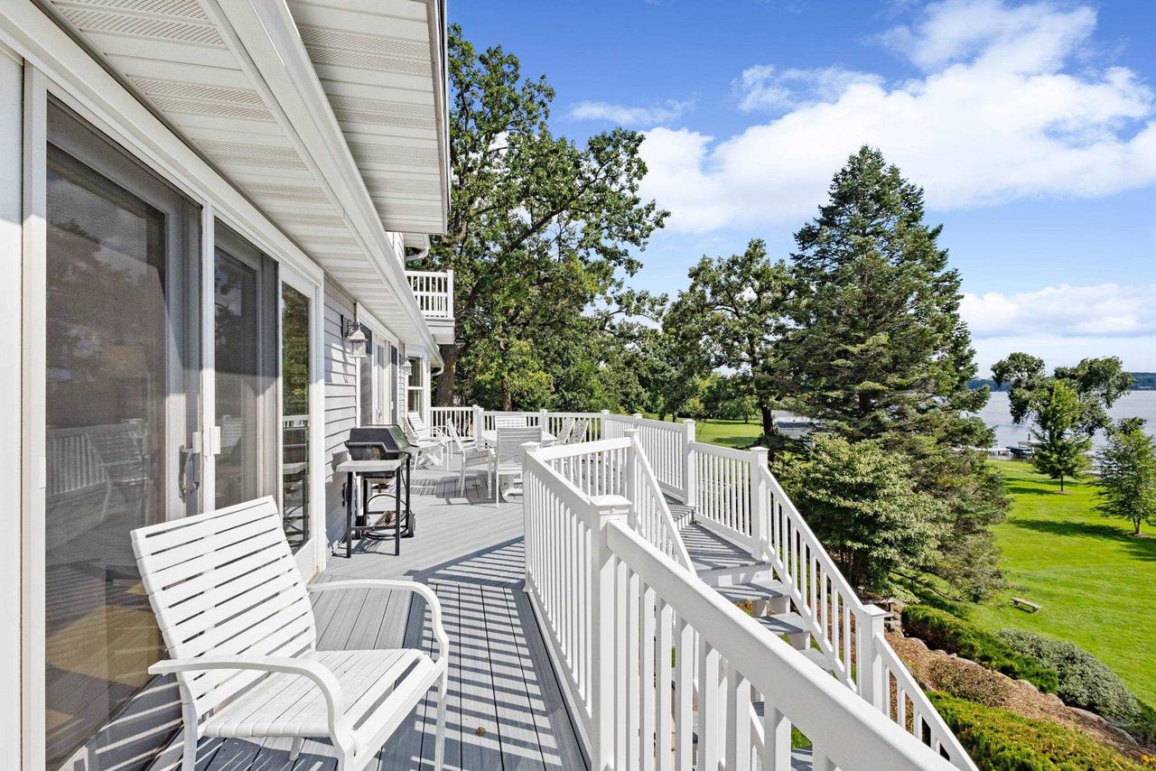 W1053 & W1049 Illinois Avenue