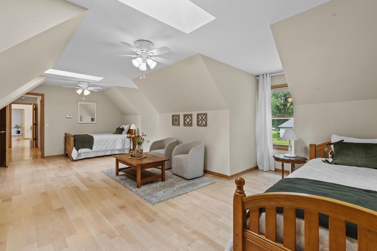 W1053 & W1049 Illinois Avenue