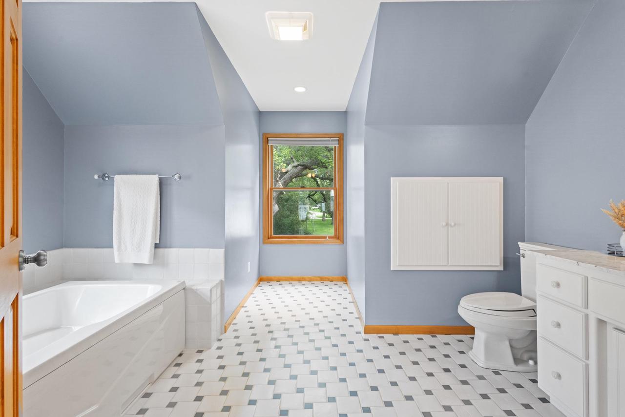 W1053 & W1049 Illinois Avenue