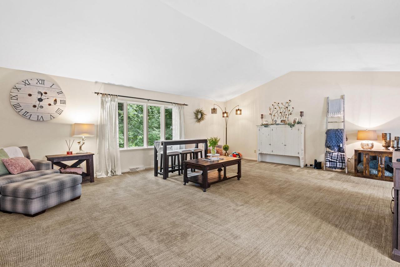 W1053 & W1049 Illinois Avenue