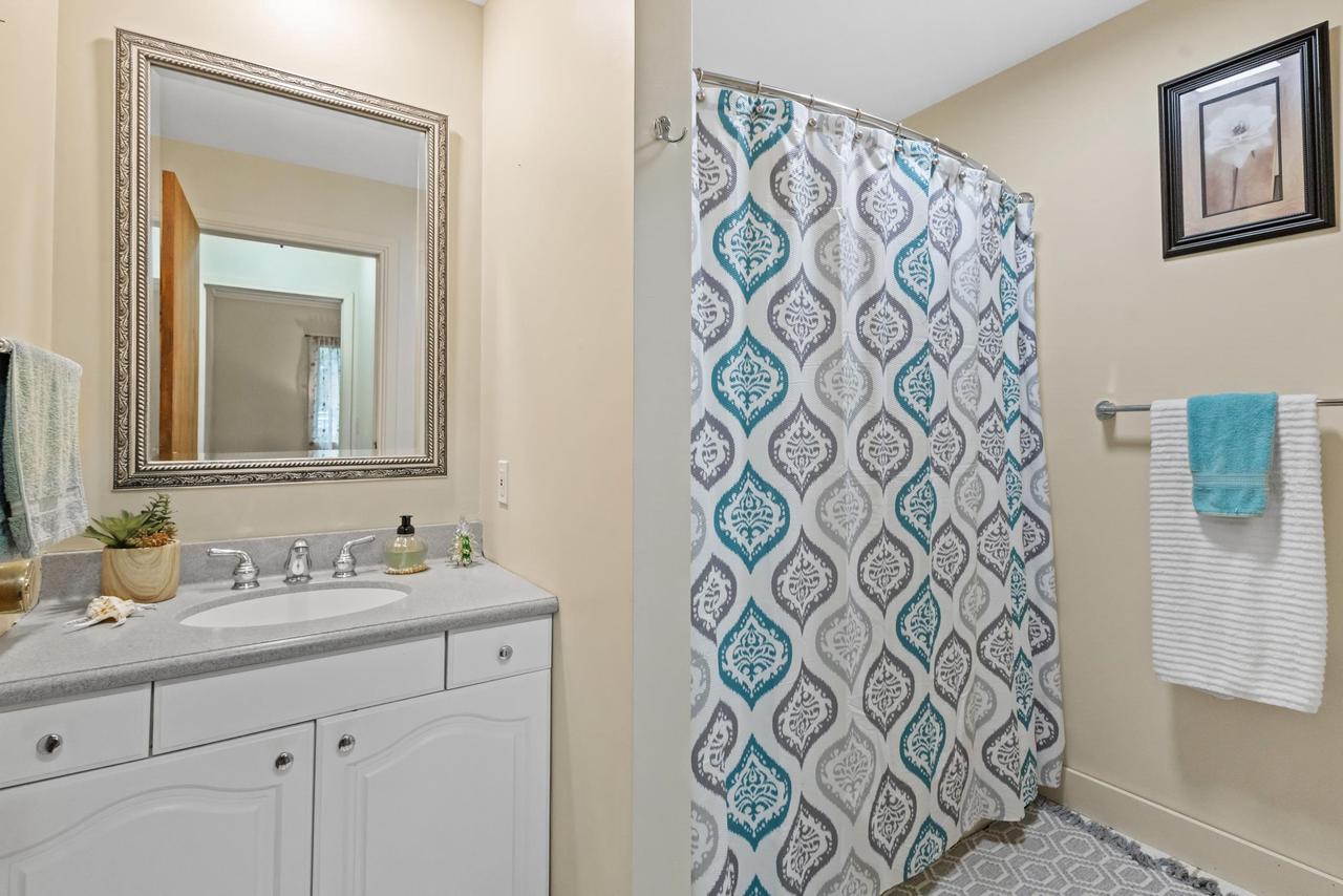 W1053 & W1049 Illinois Avenue