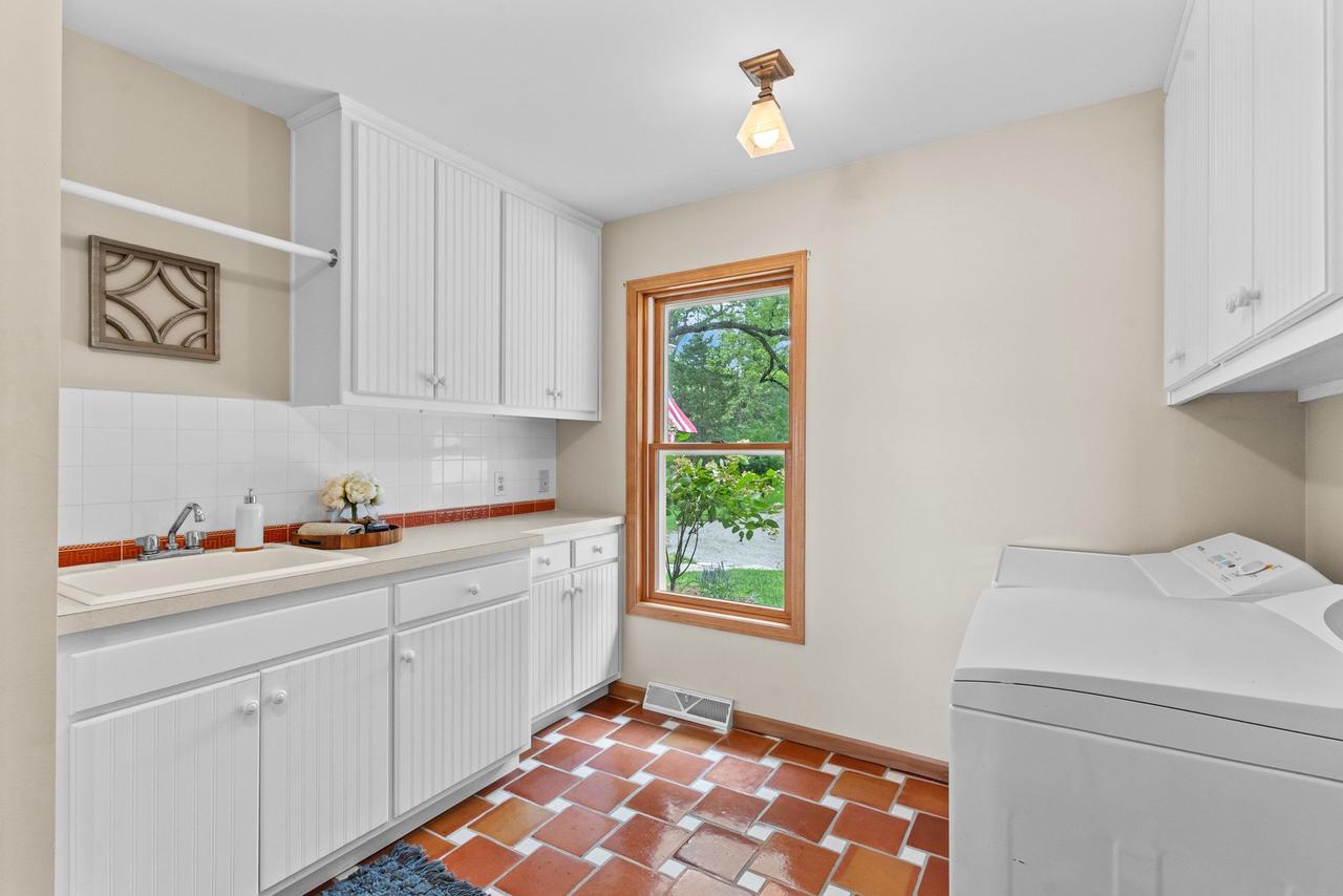 W1053 & W1049 Illinois Avenue