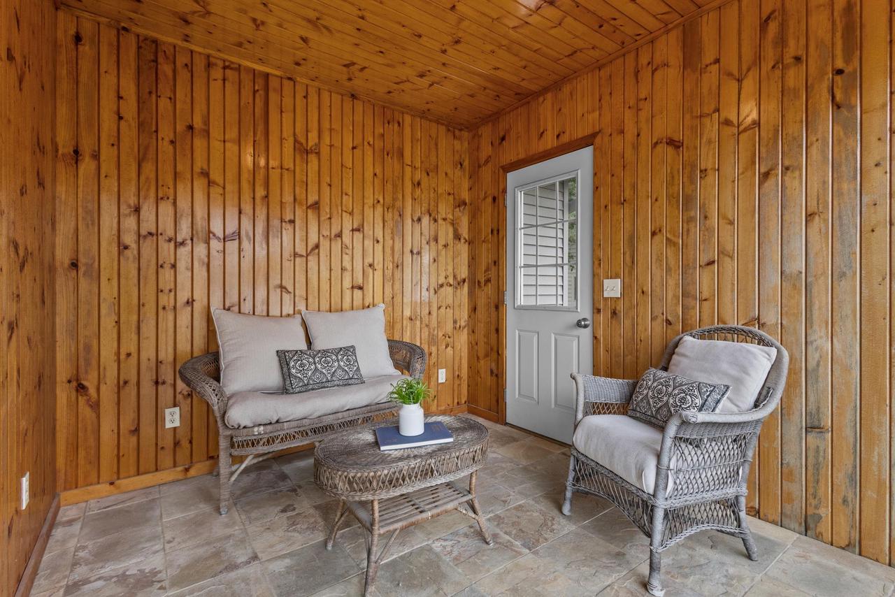 W1053 & W1049 Illinois Avenue