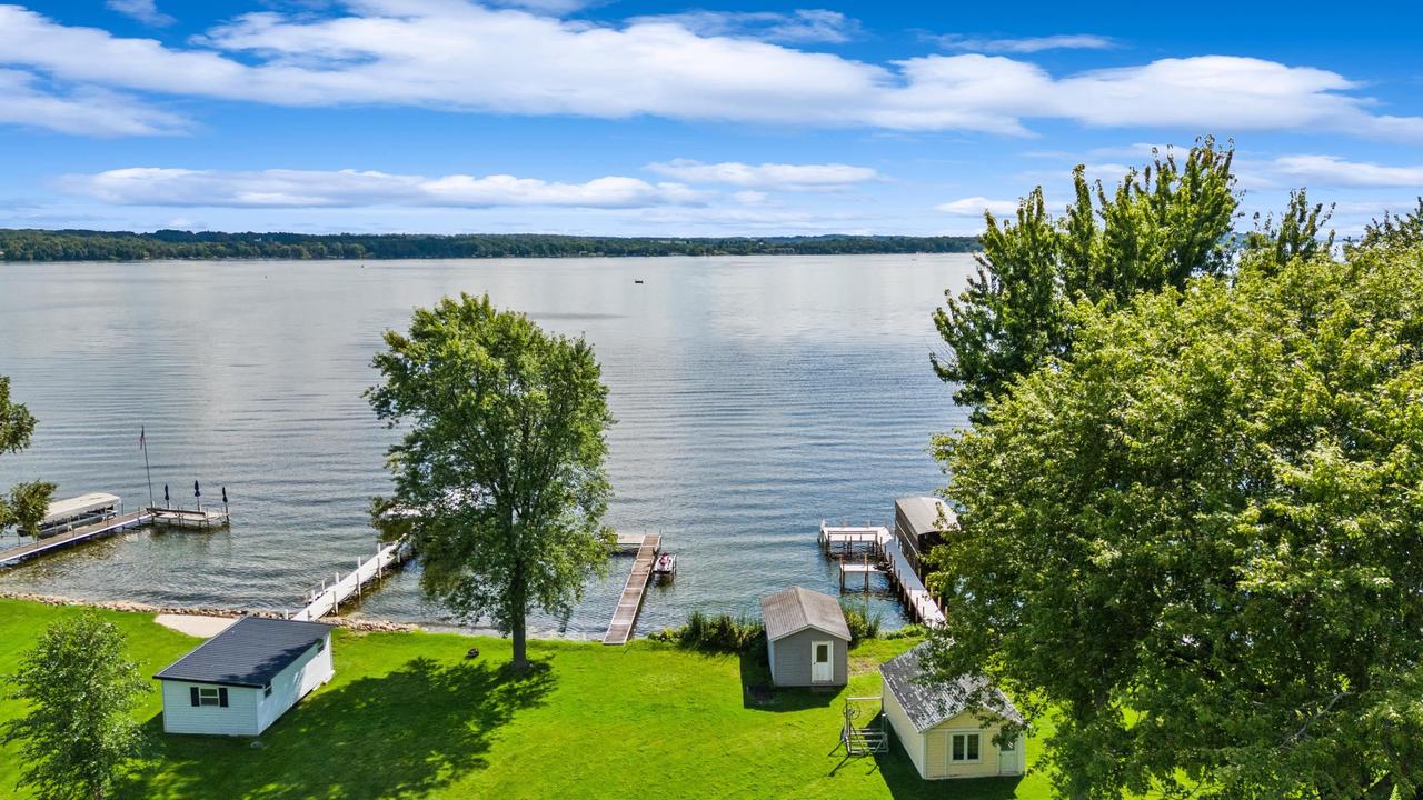 W1053 & W1049 Illinois Avenue