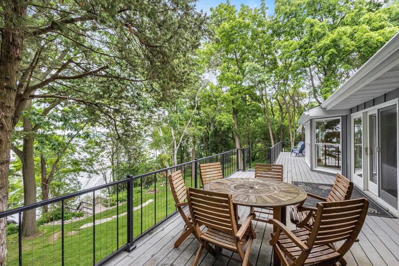 W2250 Oakwood Avenue