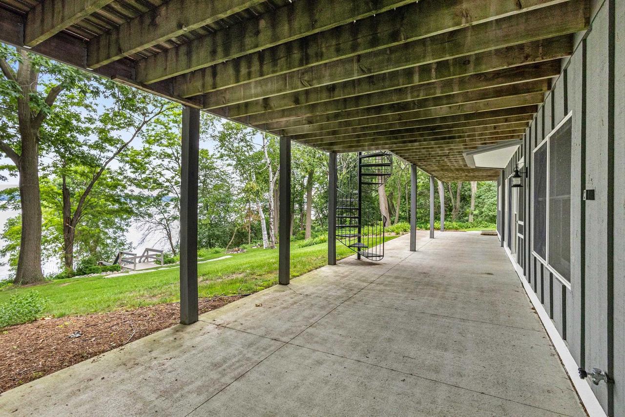 W2250 Oakwood Avenue