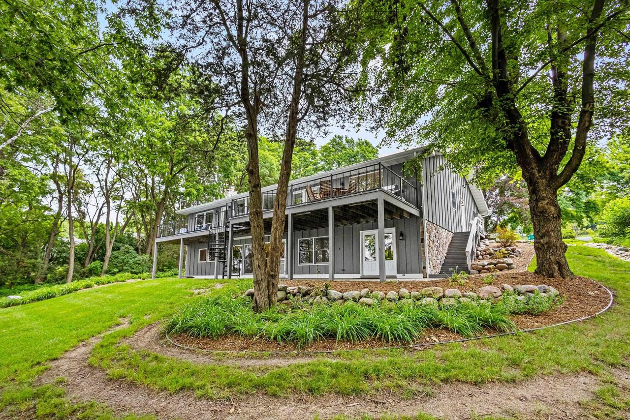 W2250 Oakwood Avenue