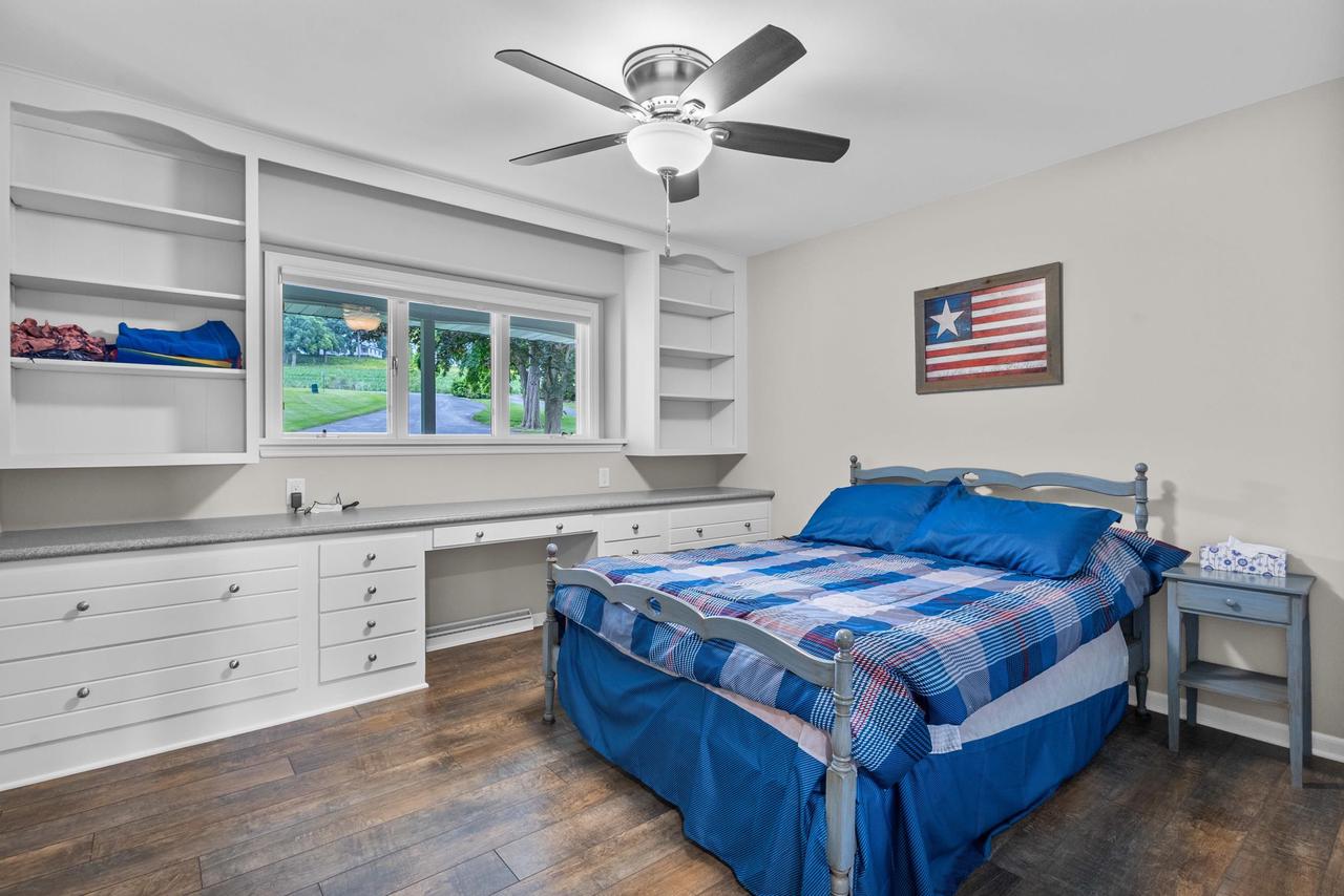 W2250 Oakwood Avenue