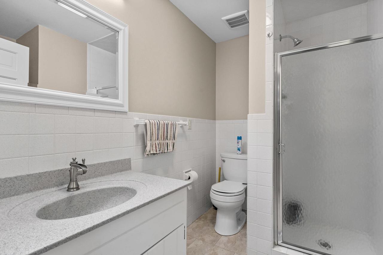 W2250 Oakwood Avenue