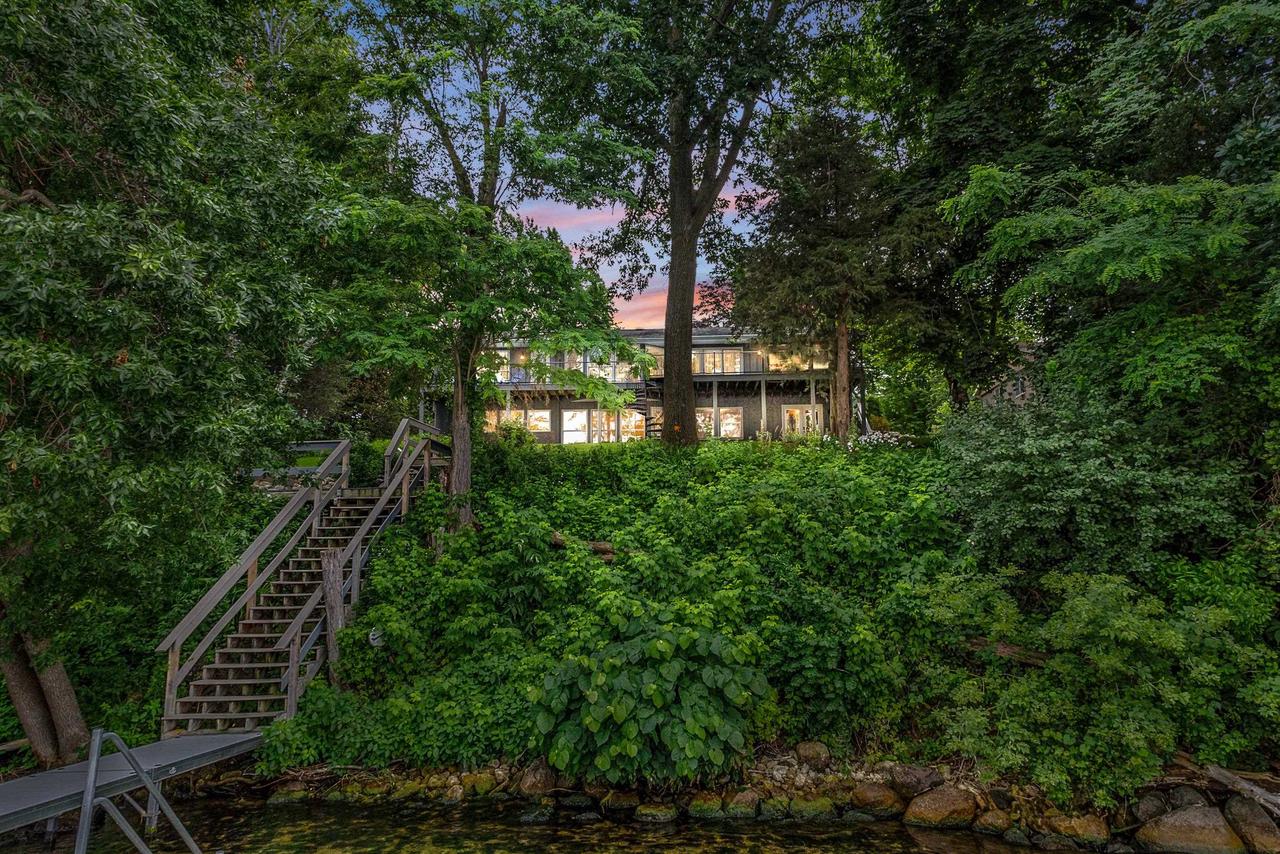 W2250 Oakwood Avenue