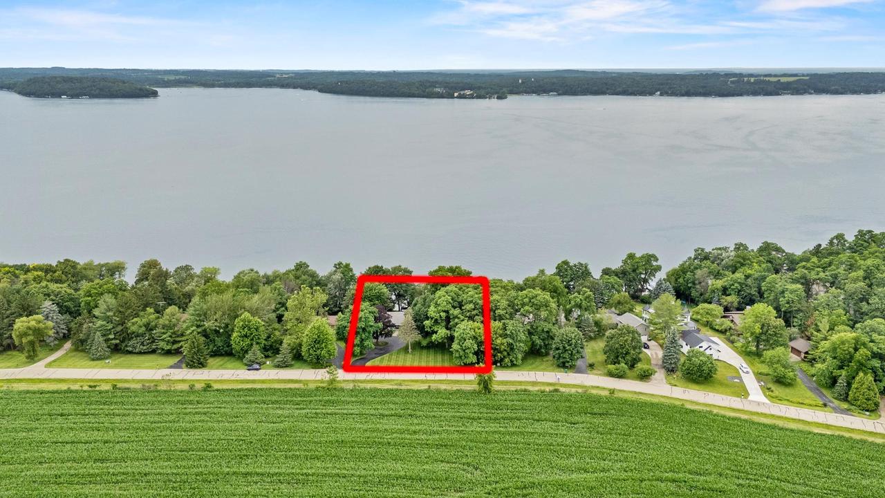 W2250 Oakwood Avenue