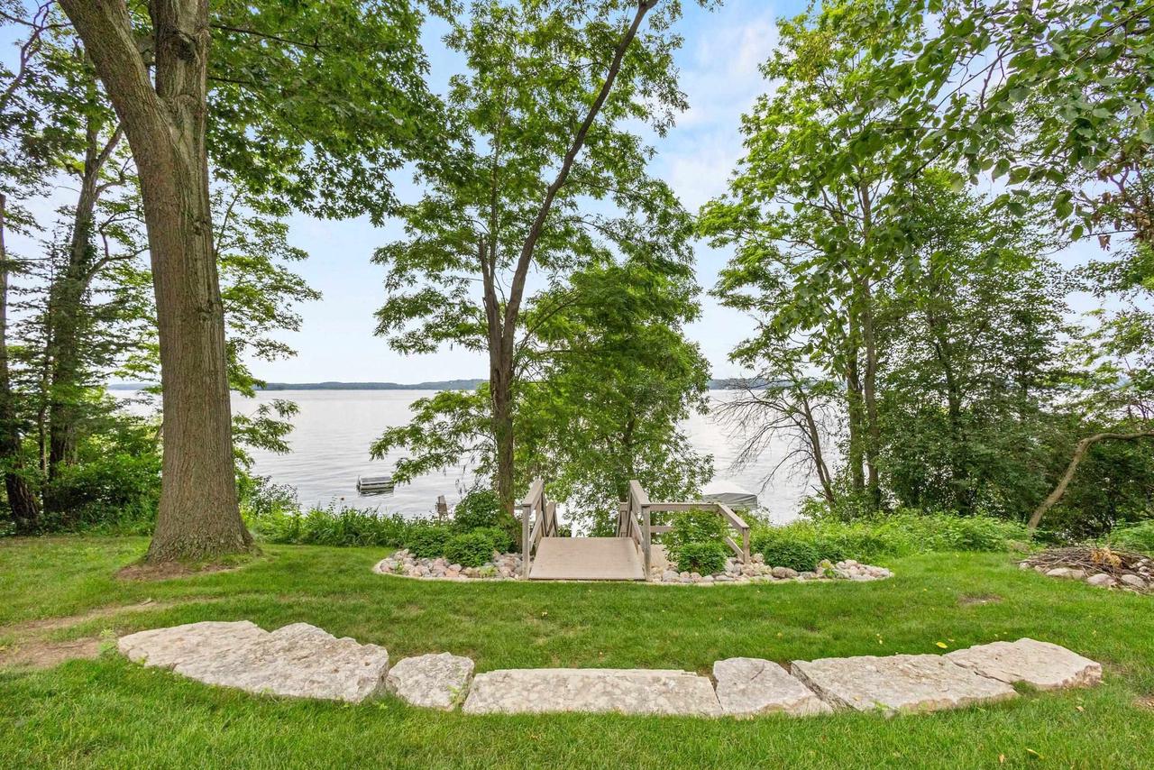 W2250 Oakwood Avenue