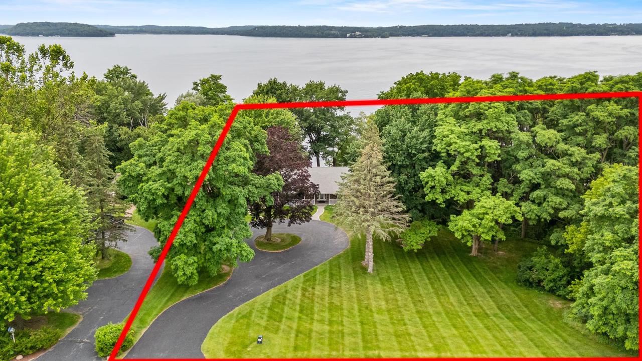 W2250 Oakwood Avenue