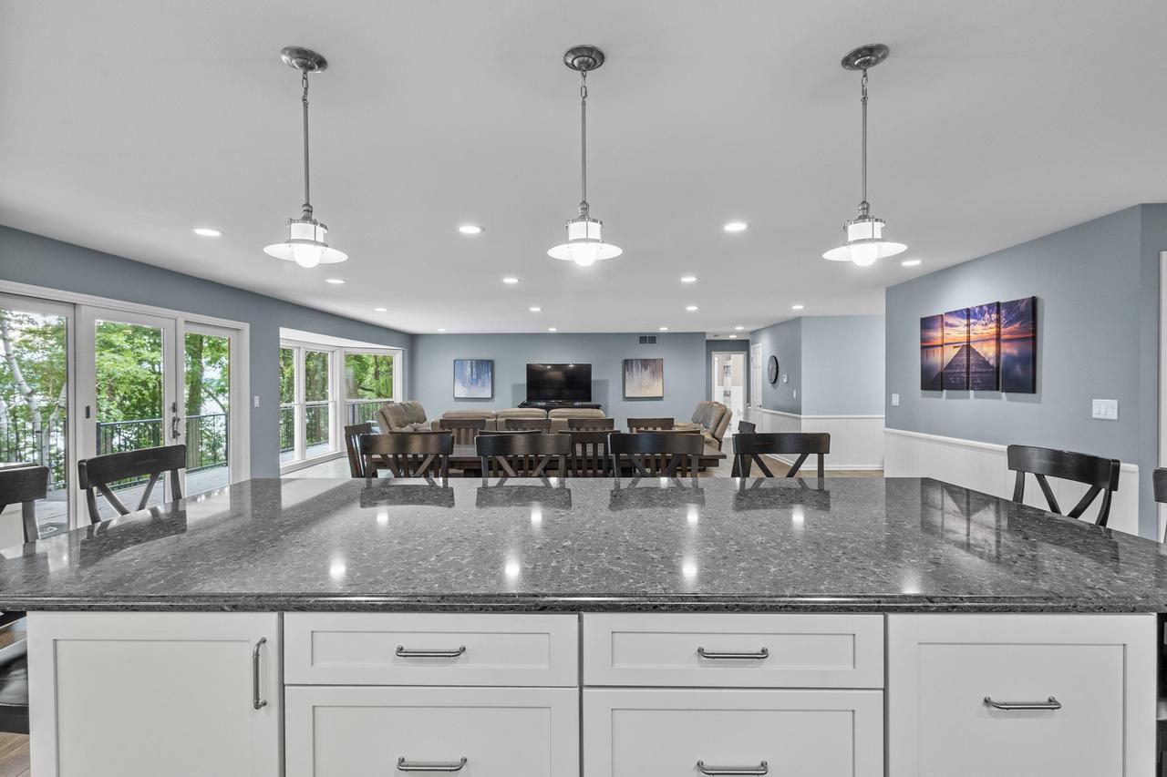 W2250 Oakwood Avenue