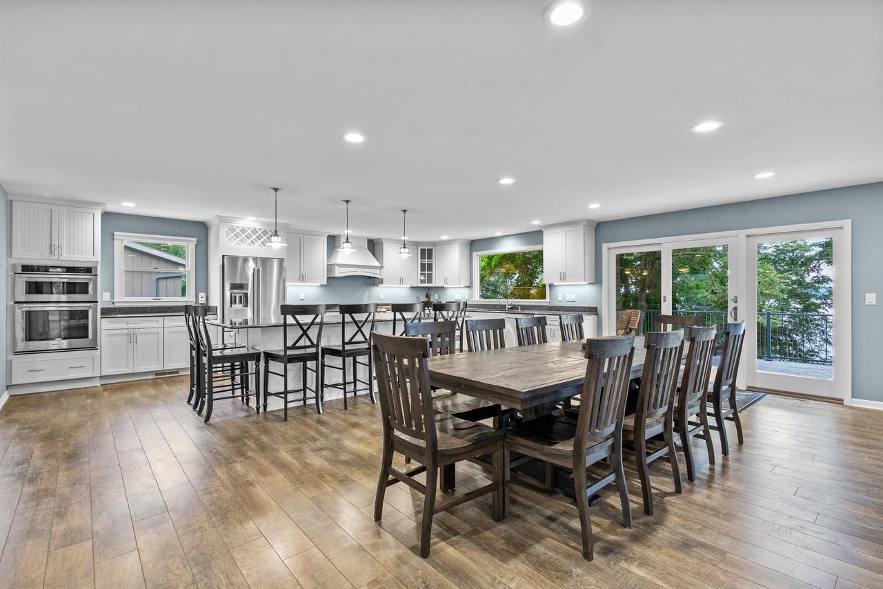 W2250 Oakwood Avenue