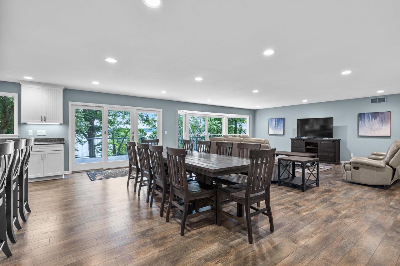 W2250 Oakwood Avenue