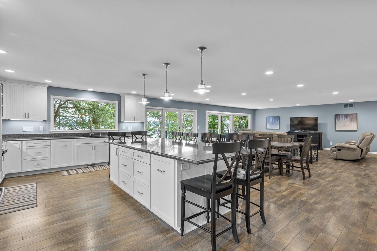 W2250 Oakwood Avenue