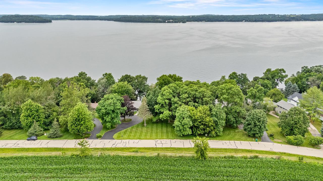 W2250 Oakwood Avenue