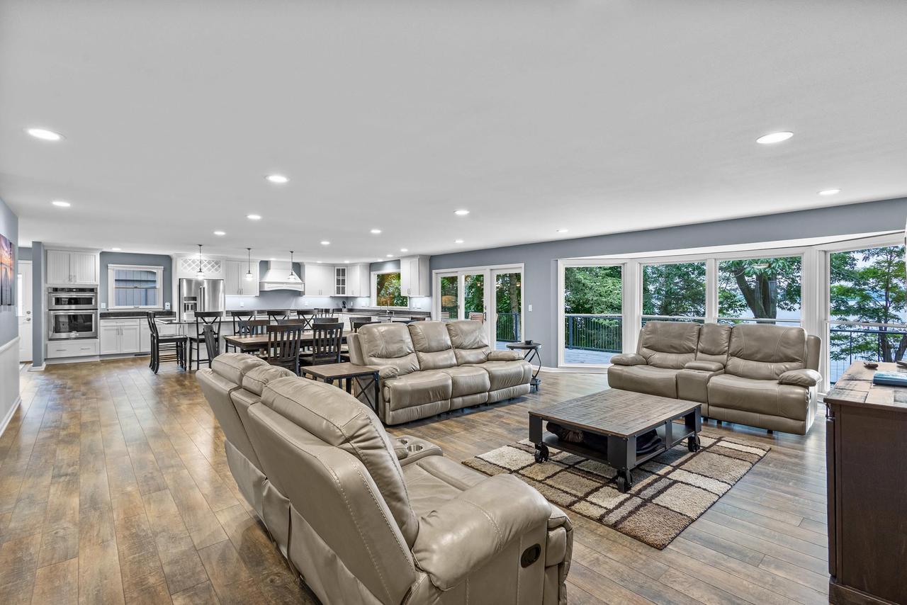 W2250 Oakwood Avenue