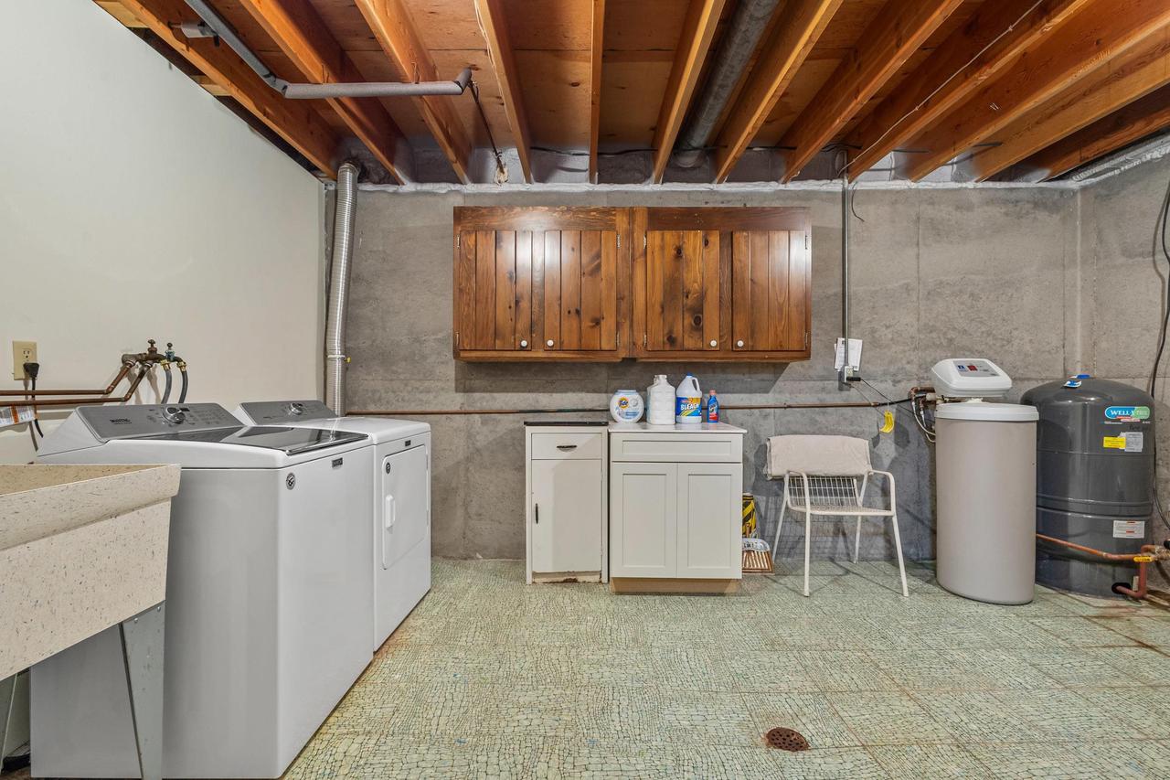 W2250 Oakwood Avenue