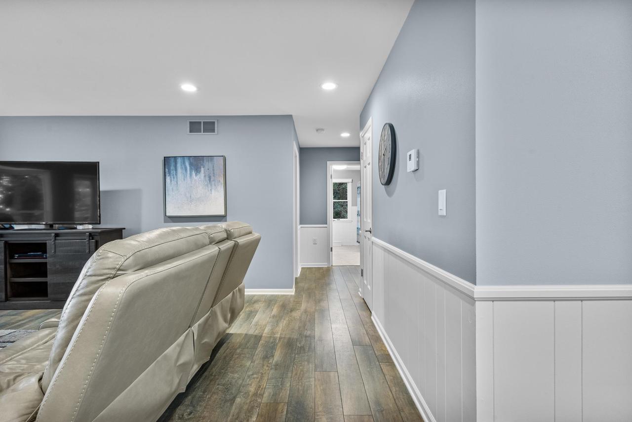 W2250 Oakwood Avenue