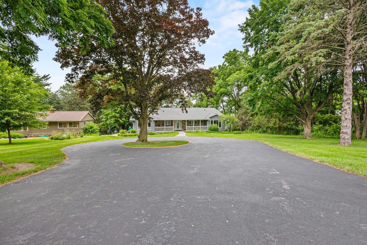 W2250 Oakwood Avenue